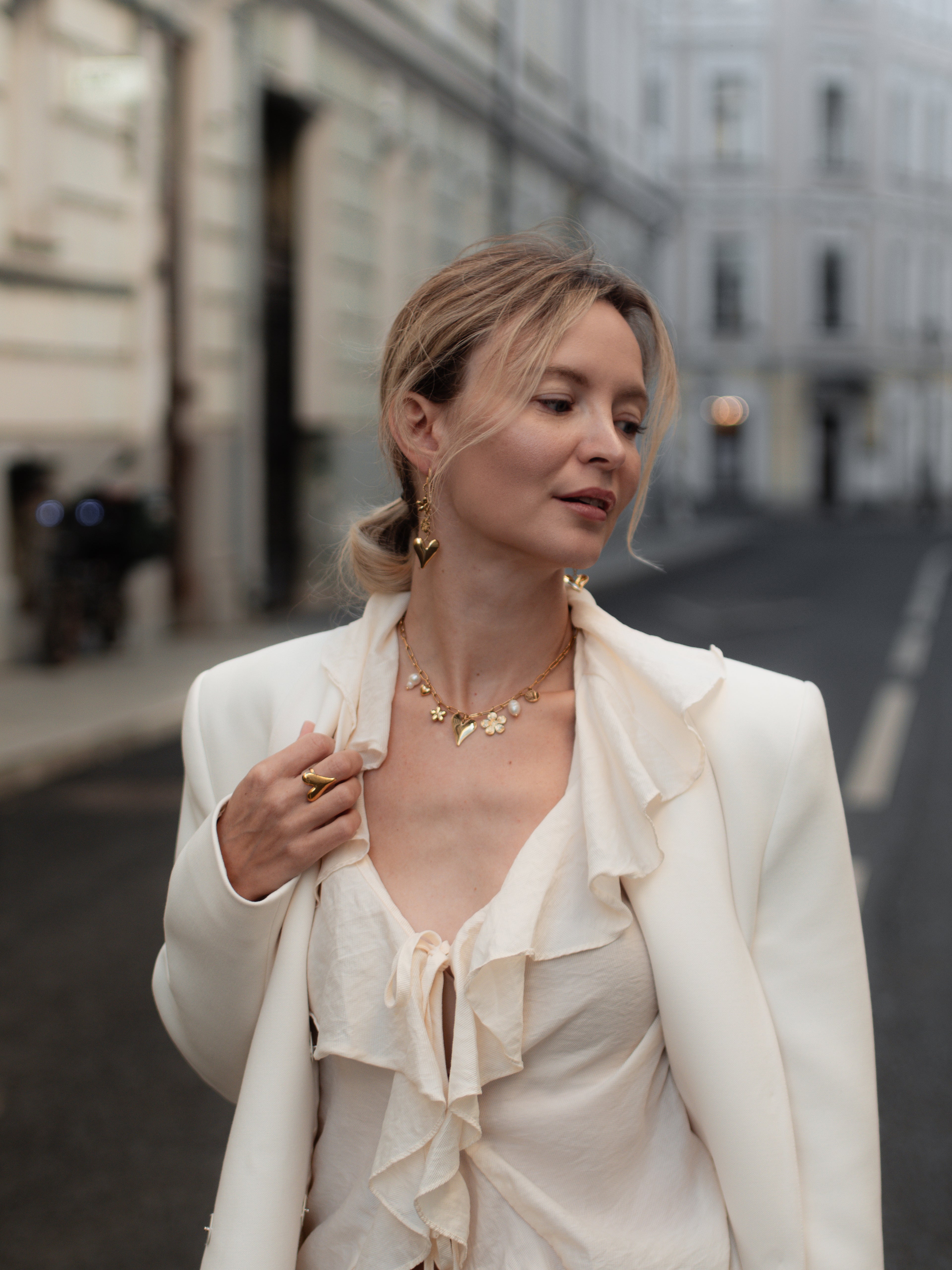 Bedelketting flower love goudkleurig